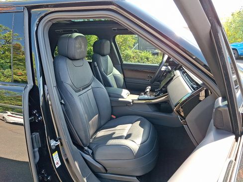 Used 2023 Land Rover Range Rover Sport SE image 3