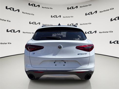 Used 2022 Alfa Romeo Stelvio Ti image 4