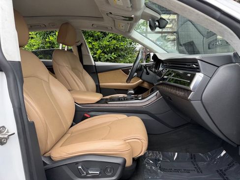 Used 2019 Audi Q8 Prestige w/ Luxury Package AWD/4WD image 34