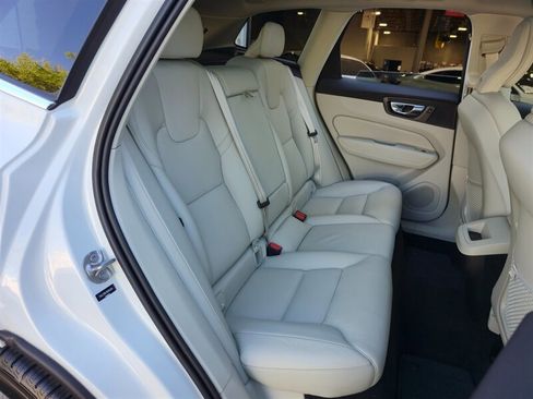 Used 2022 Volvo XC60 B5 Momentum AWD/4WD image 33