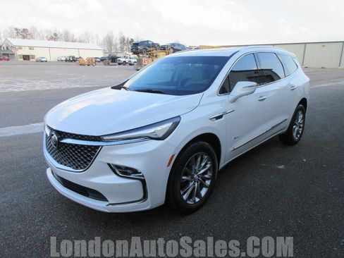 Used 2023 Buick Enclave Avenir w/ Avenir Technology Package image 2