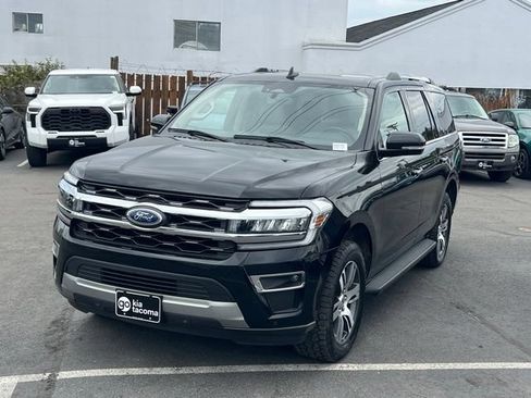 Used 2024 Ford Expedition Limited AWD/4WD image 3