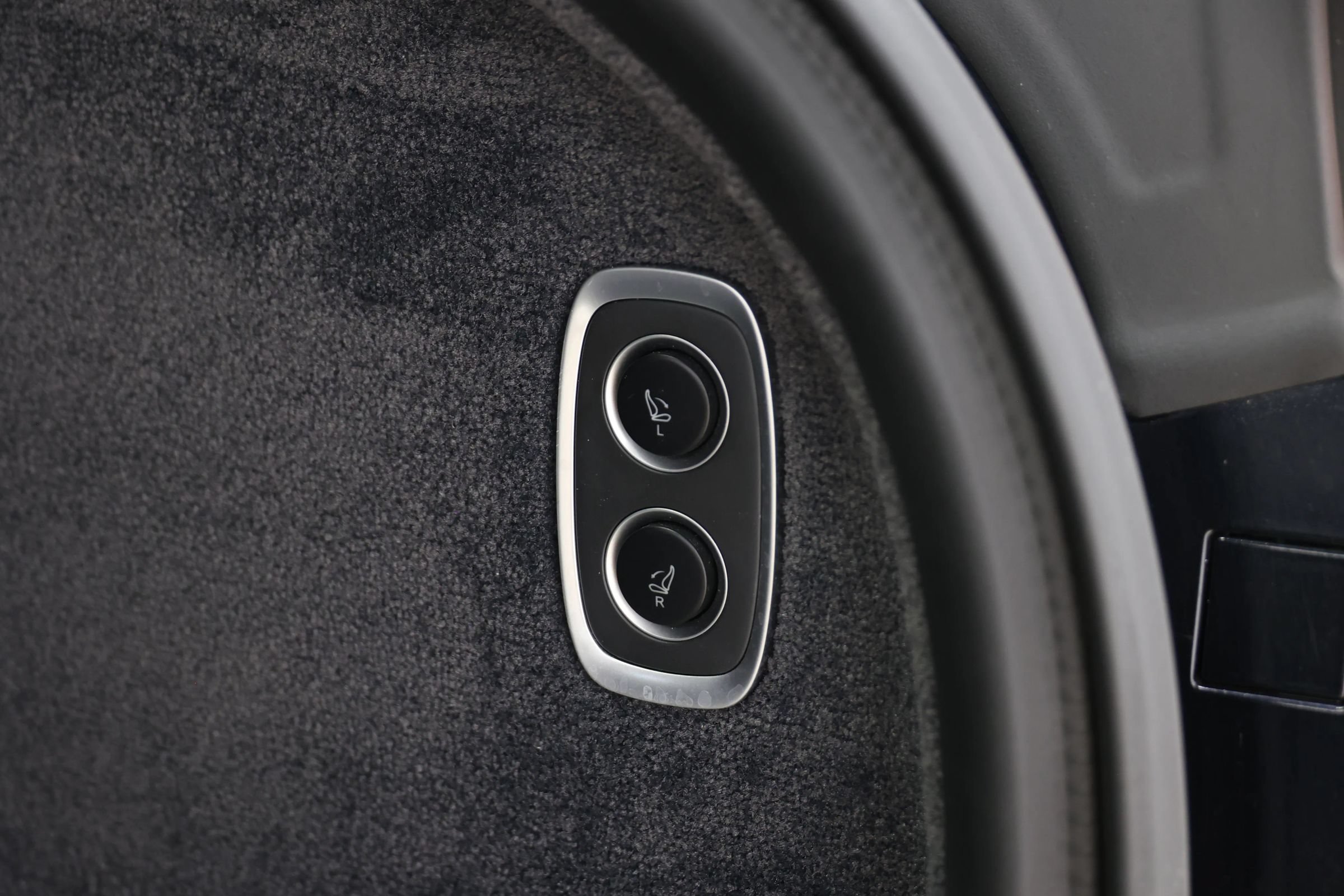 Used 2021 Aston Martin DBX AWD/4WD image 60