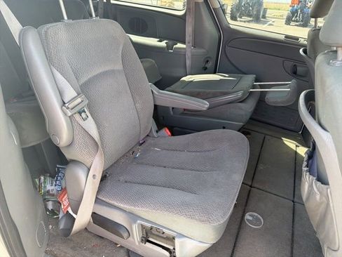 Used 2007 Dodge Grand Caravan SXT FWD image 16