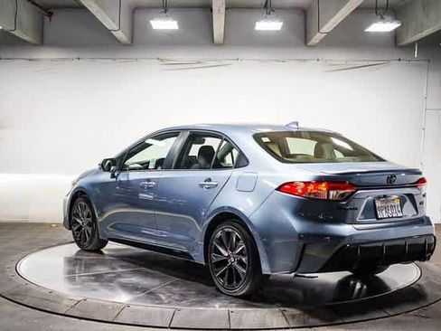 Certified 2025 Toyota Corolla SE image 3