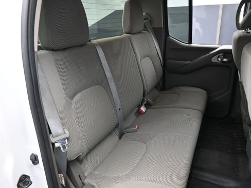 Used 2012 Nissan Frontier SV image 13