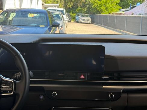 Used 2026 Kia Carnival FWD image 17