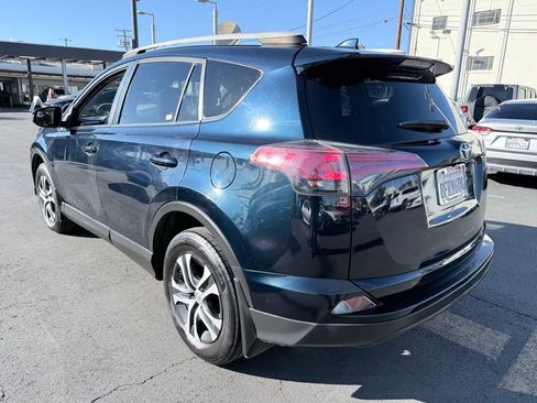 Used 2018 Toyota RAV4 LE image 4