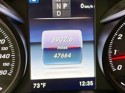 Used 2019 Mercedes-Benz GLC 300 4MATIC image 8