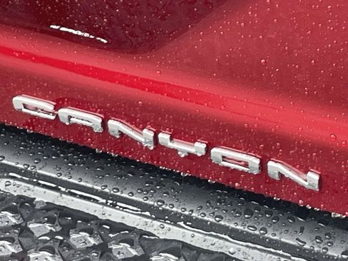 Used 2024 GMC Canyon Denali AWD/4WD image 10