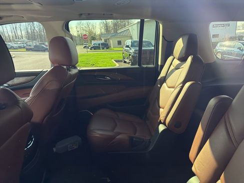 Used 2017 Cadillac Escalade ESV Luxury image 11