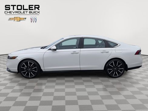 Used 2023 Honda Accord Touring image 2