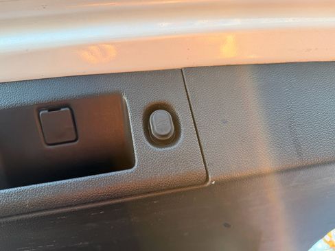 Used 2015 Cadillac Escalade ESV Luxury image 24