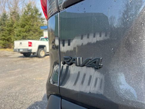 Used 2021 Toyota RAV4 XLE w/ Convenience Package image 8