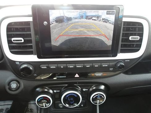 Certified 2025 Hyundai Venue Limited FWD image 18