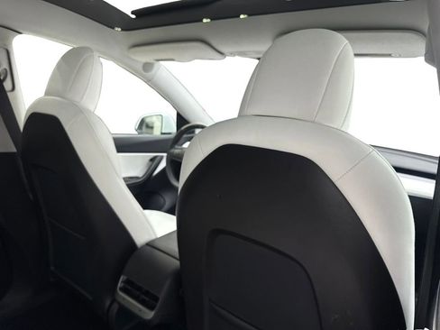 Used 2021 Tesla Model Y Long Range AWD/4WD image 41