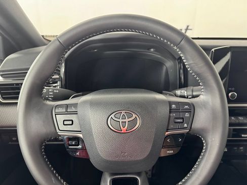 Used 2025 Toyota Camry SE FWD image 12