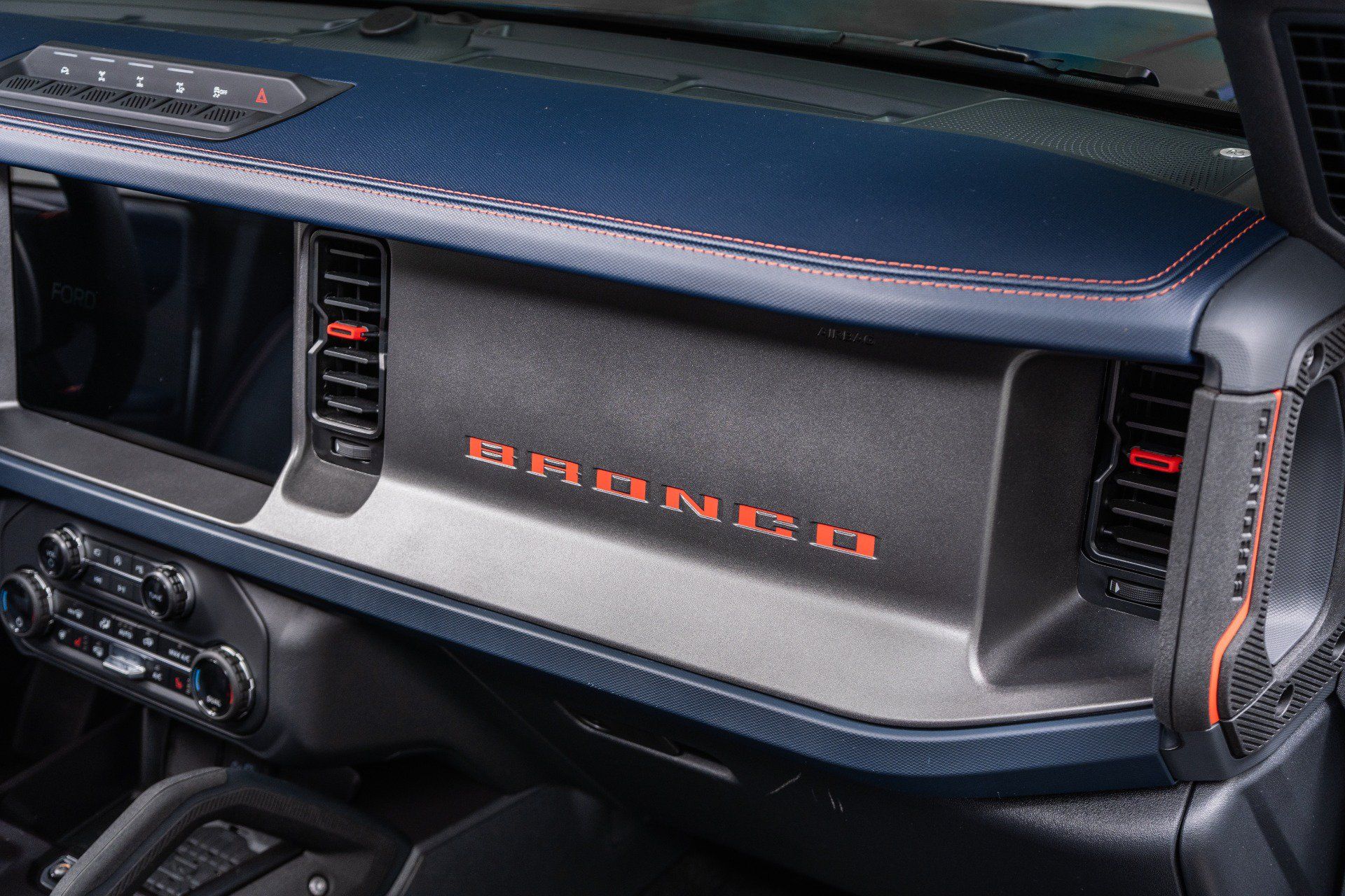Used 2024 Ford Bronco Raptor AWD/4WD image 32