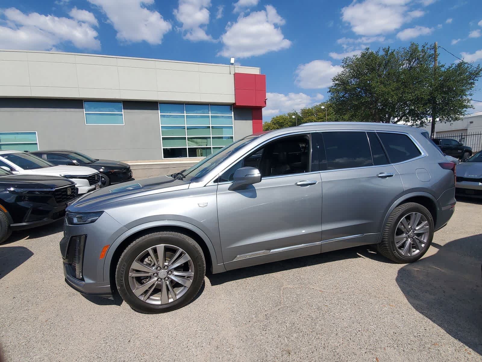 Used 2023 Cadillac XT6 Premium Luxury FWD image 3