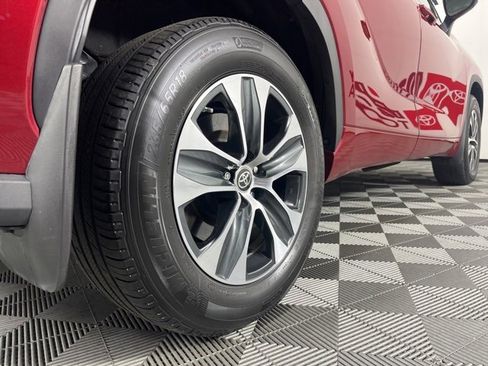 Certified 2023 Toyota Highlander XLE image 20