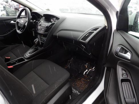 Used 2017 Ford Focus SE w/ Cold Weather Package image 8