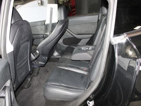 Used 2024 Tesla Model Y Long Range AWD/4WD image 8