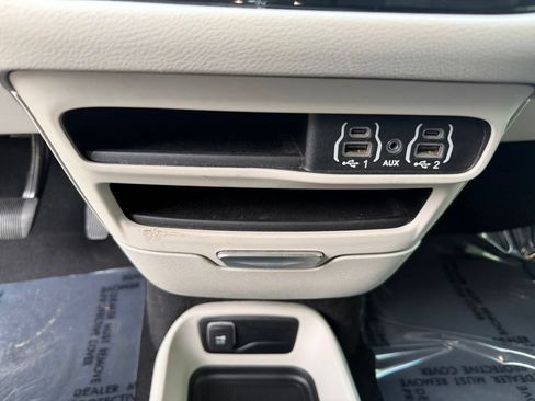 Used 2023 Chrysler Voyager LX FWD image 23
