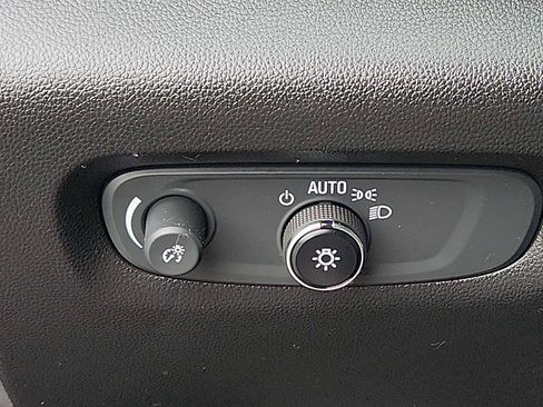 Used 2023 Chevrolet Traverse LS FWD image 26