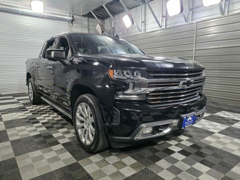 Used 2019 Chevrolet Silverado 1500 High Country w/ Technology Package AWD/4WD image 4