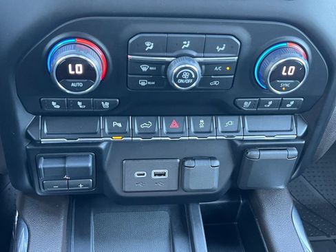 Used 2021 Chevrolet Silverado 2500 LTZ w/ LTZ Convenience Package RWD image 4