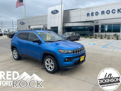 Used 2024 Jeep Compass Latitude AWD/4WD image 1