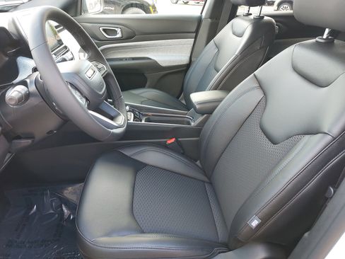 New 2026 Jeep Compass Latitude image 15