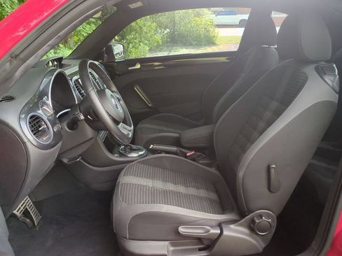 Used 2013 Volkswagen Beetle Turbo FWD image 22