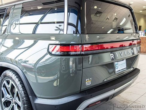 Used 2023 Rivian R1S Launch Edition image 16