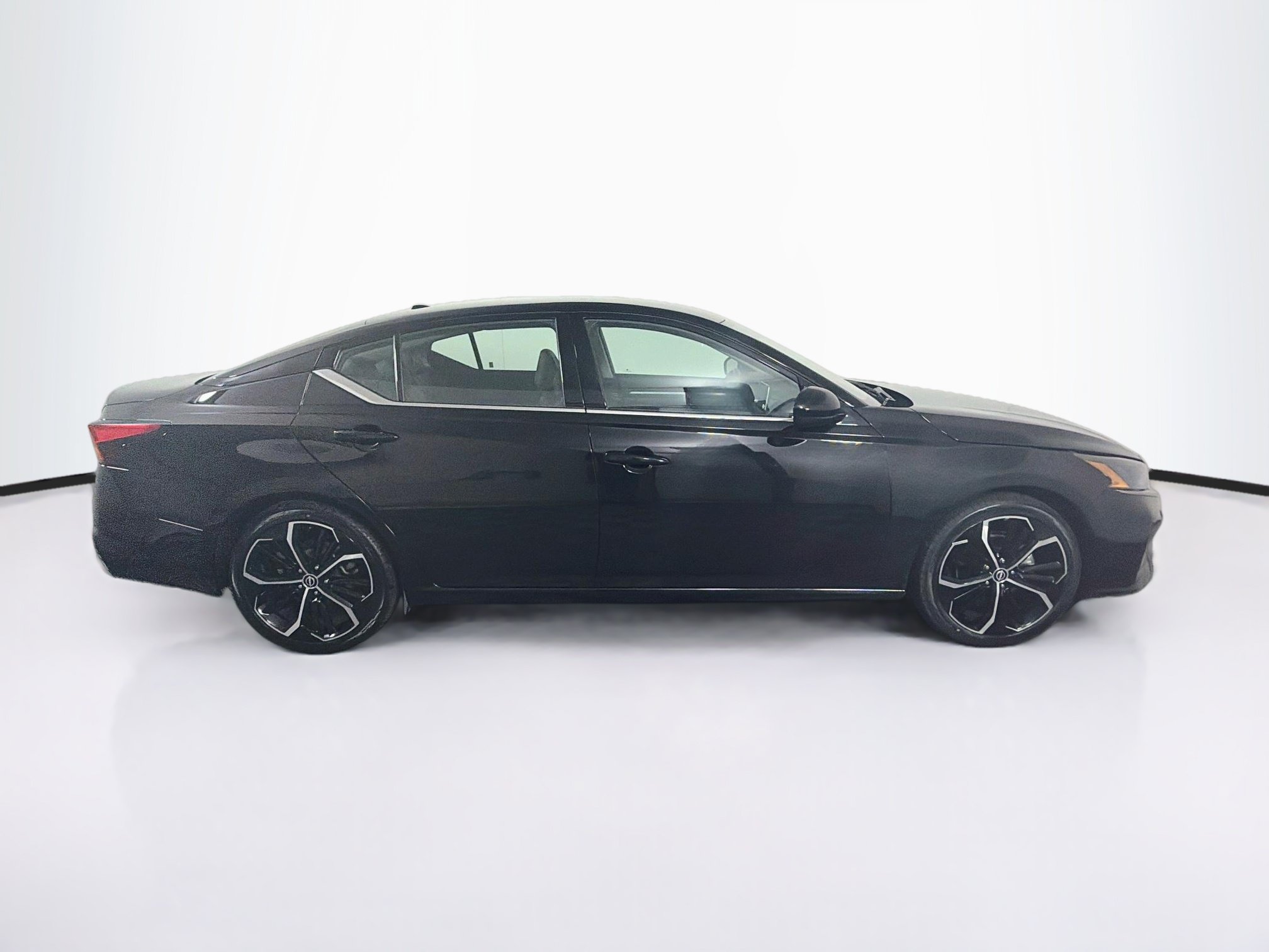 Used 2025 Nissan Altima 2.5 SR FWD image 10