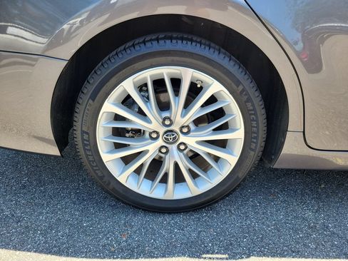Used 2019 Toyota Camry XLE FWD image 5
