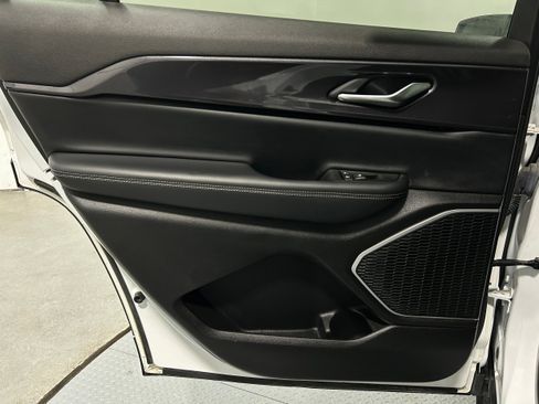 Used 2021 Jeep Grand Cherokee L Laredo image 25