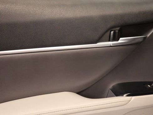 Used 2020 Toyota Camry XLE w/ Navigation Package image 30