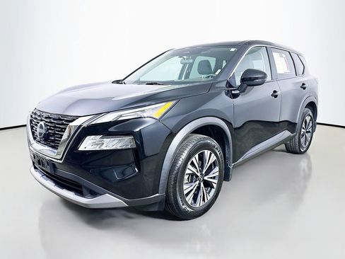 Used 2022 Nissan Rogue SV image 3