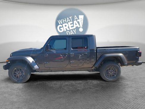 New 2025 Jeep Gladiator Sport image 9