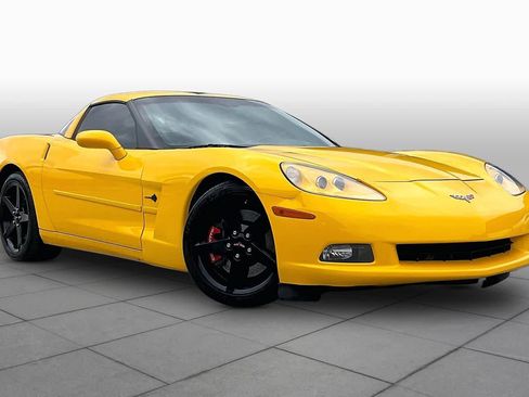 Used 2005 Chevrolet Corvette Coupe w/ Preferred Equipment Group RWD image 2