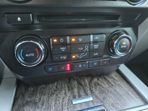 Used 2017 Ford F250 Lariat w/ Lariat Value Package image 19