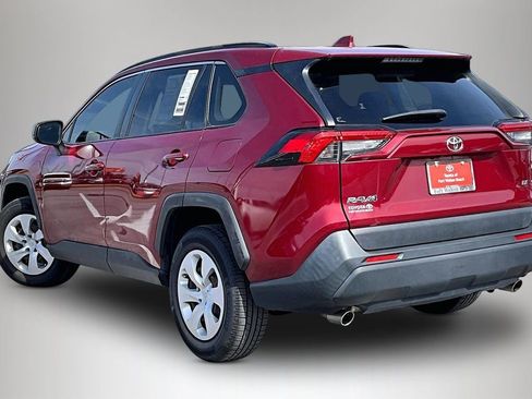 Used 2021 Toyota RAV4 LE image 4