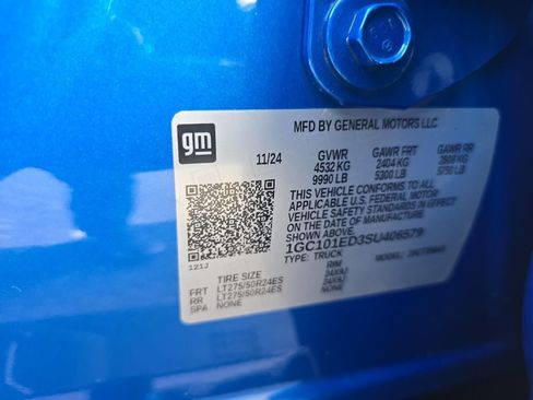 New 2025 Chevrolet Silverado EV RST image 6