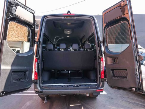 Used 2024 Mercedes-Benz Sprinter 2500 image 32