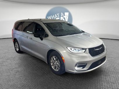 New 2026 Chrysler Pacifica Select