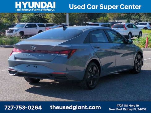 Used 2021 Hyundai Elantra SEL w/ Convenience Package FWD image 5