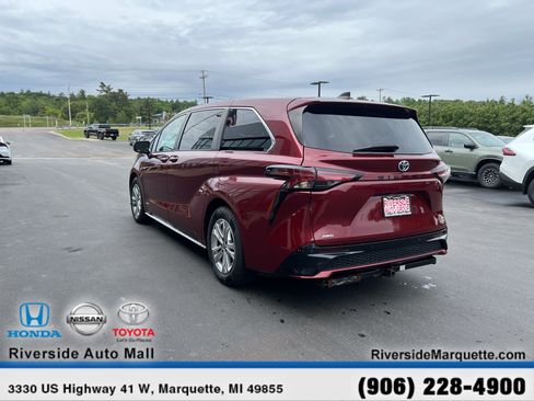Used 2021 Toyota Sienna XSE AWD/4WD image 6