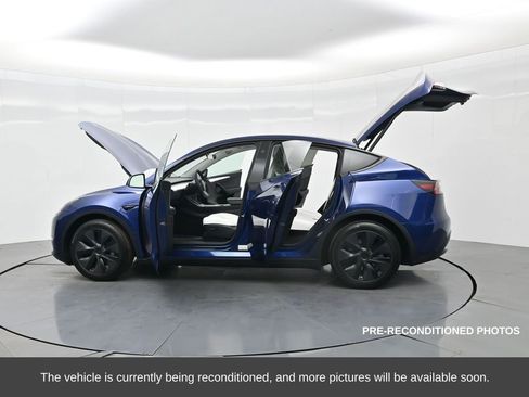 Used 2025 Tesla Model Y Long Range image 41