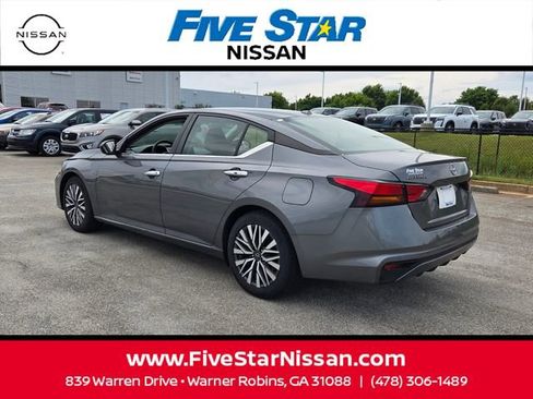Used 2024 Nissan Altima 2.5 SV FWD image 9